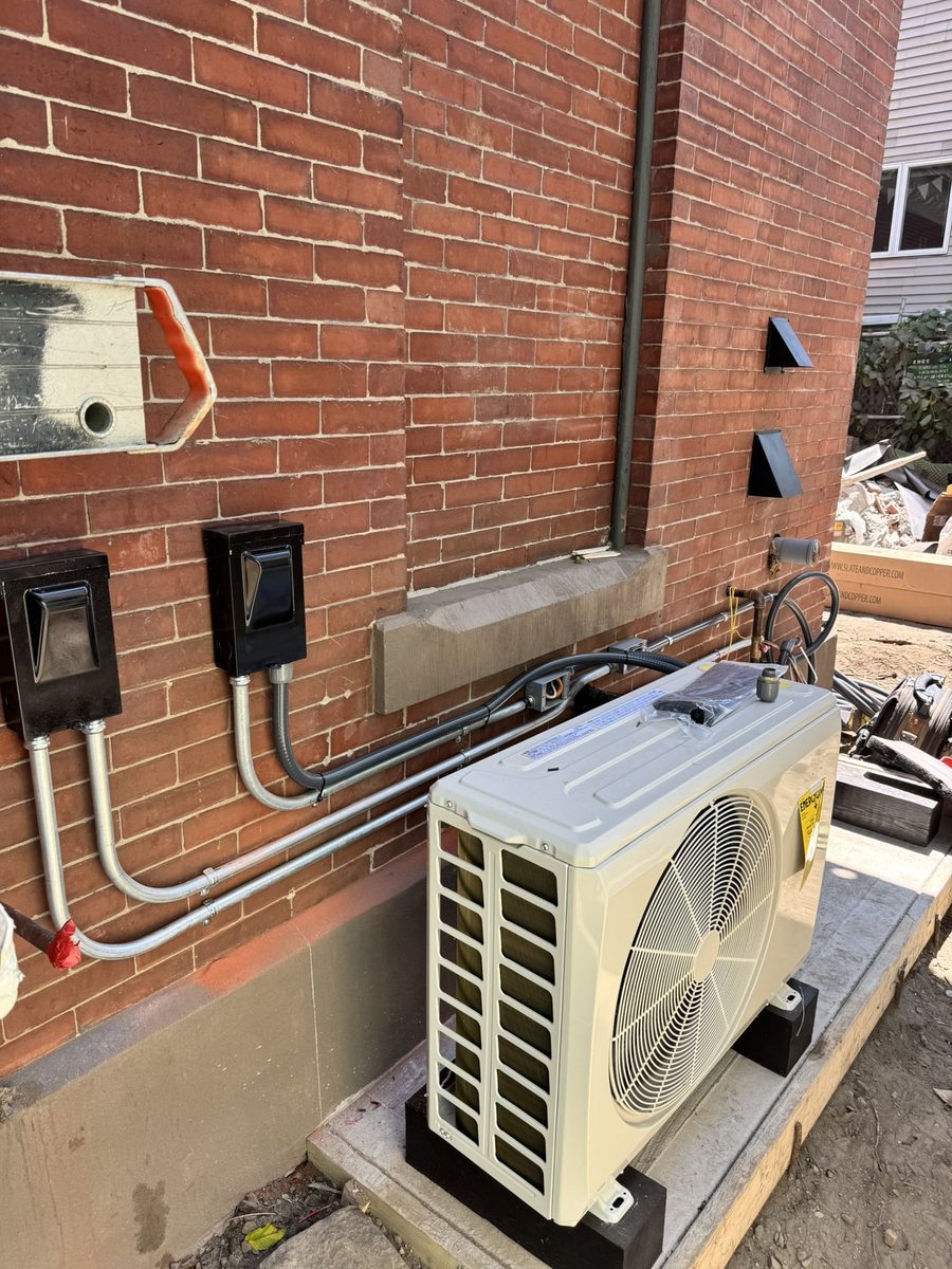 Mini split heat pump wiring with outdoor disconnects and rigid conduit